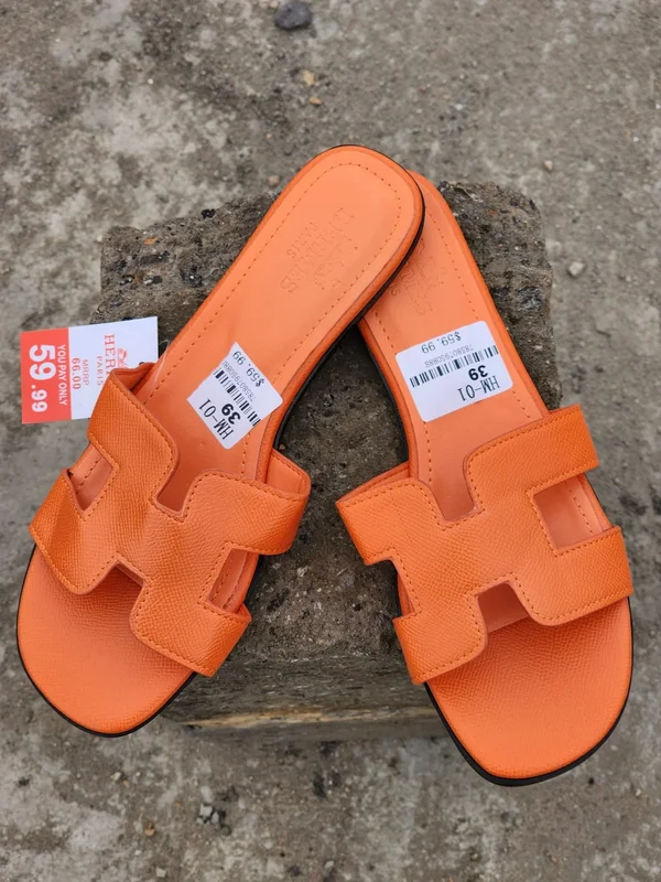 *⚠️HIGH Quality (HERMES) SlIP- ON leather Sandals💫🛍️🛒* additional