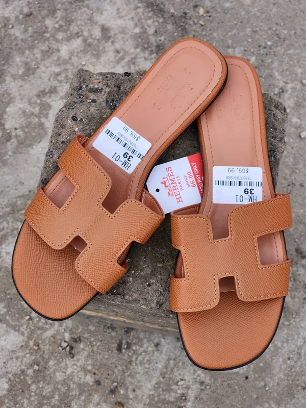 *⚠️HIGH Quality (HERMES) SlIP- ON leather Sandals💫🛍️🛒* additional